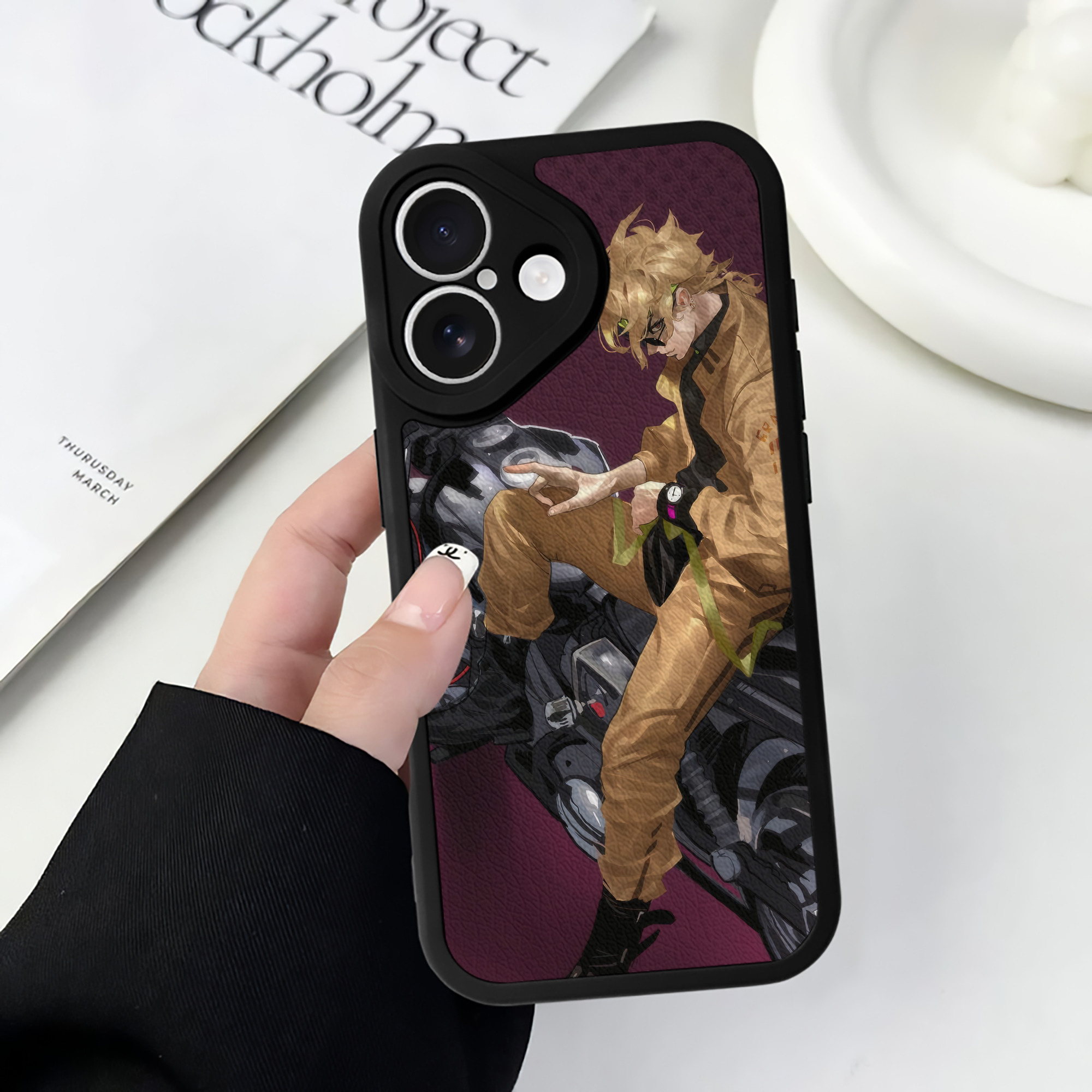 （画像用） ジョジョの奇妙な冒険 JoJo's Bizarre Adventure 【iPhone 16シリーズ対応】シリコンスマホケース（レザー調） 材質：シリコン
